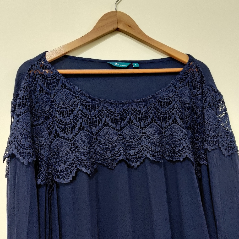(NWOT) Lace Top - Picture 6 of 8